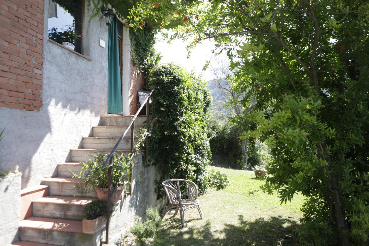Casa Virgilio Acomodação com café da manhã Fosdinovo Exterior foto